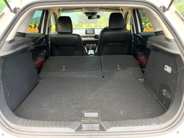 ���i�̂���������ʋ΁A���}���ɏ\���ȉ׎��X�y�[�X���m�ۂ��Ă���܂��B�Z�J���h�V�[�g��|���ƁA�傫�ȉו��̐ύڂ��\�ł���