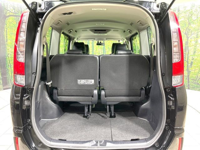 ���i�̂���������ʋ΁A���}���ɏ\���ȉ׎��X�y�[�X���m�ۂ��Ă���܂��B�Z�J���h�V�[�g��|���ƁA�傫�ȉו��̐ύڂ��\�ł���