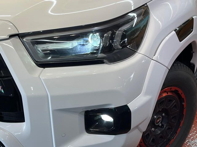 �yLED�w�b�h���C�g�z���V����ԑ��s�����ǍD�Ȏ��E���m�ۂ����S���ĉ^�]�ł��鍂�P�xLED�w�b�h���C�g�𑕔�!�_�����x�������A����d�͂��}�����Ă��܂��B