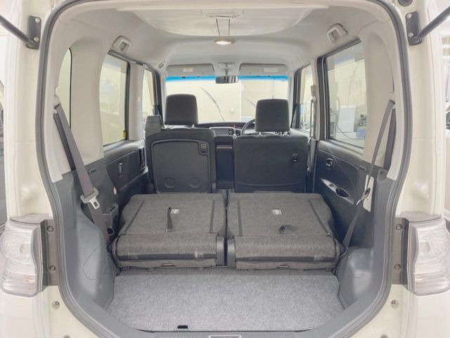 ���i�̂���������ʋ΁A���}���ɏ\���ȉ׎��X�y�[�X���m�ۂ��Ă���܂��B�Z�J���h�V�[�g��|���ƁA�傫�ȉו��̐ύڂ��\�ł���