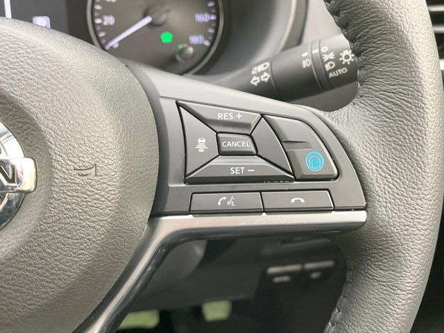 【プロパイロット】高速道路での長距離走行が楽に!!渋滞時と巡回走行のシーンで、アクセル・ブレーキ・ステアリングを自動で制御し、長距離運転の負担を軽減してくれます♪