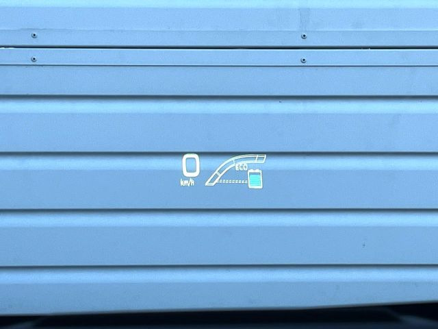 �y�w�b�h�A�b�v�f�B�X�v���C�z���݂̑��x�⑖�s�����f�W�^���\���ŉ^�]�ȑO���̃K���X�ɓ��e!�^�]���A�ڐ������炳���K�v�ȏ����m�F�ł���̂łƂ��Ă��֗��ň��S!