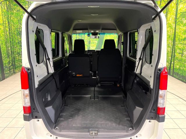 ���i�̂���������ʋ΁A���}���ɏ\���ȉ׎��X�y�[�X���m�ۂ��Ă���܂��B�Z�J���h�V�[�g��|���ƁA�傫�ȉו��̐ύڂ��\�ł���