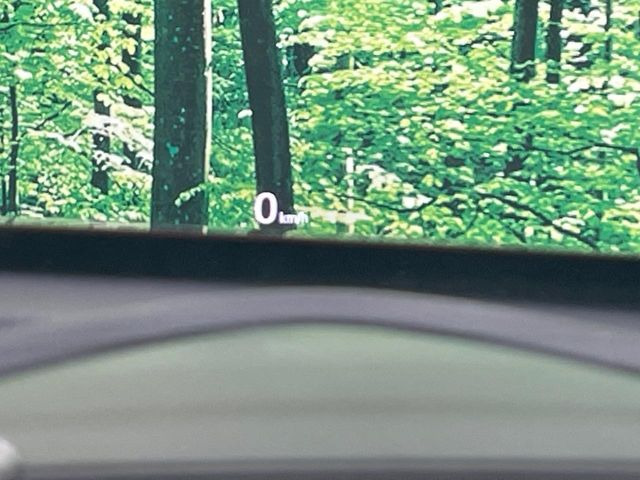 �y�w�b�h�A�b�v�f�B�X�v���C�z���݂̑��x�⑖�s�����f�W�^���\���ŉ^�]�ȑO���̃K���X�ɓ��e!�^�]���A�ڐ������炳���K�v�ȏ����m�F�ł���̂łƂ��Ă��֗��ň��S!