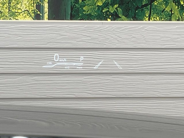 �y�J���[�w�b�h�A�b�v�f�B�X�v���C�z���݂̑��x�⑖�s�����f�W�^���\���ŉ^�]�ȑO���̃K���X�ɓ��e!�J���[�t���Ŏ��F���������A�^�]���ڐ������炳���K�v�ȏ����m�F�ł���̂łƂ��Ă��֗��ň��S!