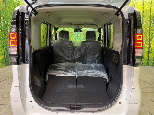 ���i�̂���������ʋ΁A���}���ɏ\���ȉ׎��X�y�[�X���m�ۂ��Ă���܂��B�Z�J���h�V�[�g��|���ƁA�傫�ȉו��̐ύڂ��\�ł���