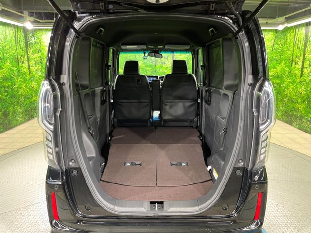 ���i�̂���������ʋ΁A���}���ɏ\���ȉ׎��X�y�[�X���m�ۂ��Ă���܂��B�Z�J���h�V�[�g��|���ƁA�傫�ȉו��̐ύڂ��\�ł���