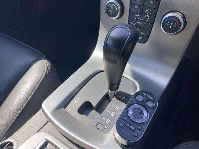 �V�t�g���o�[�̓h���C�o�[�����삵�₷���ʒu�ɔz�u����Ă���܂�!����₷���\���ō���Ă��܂���