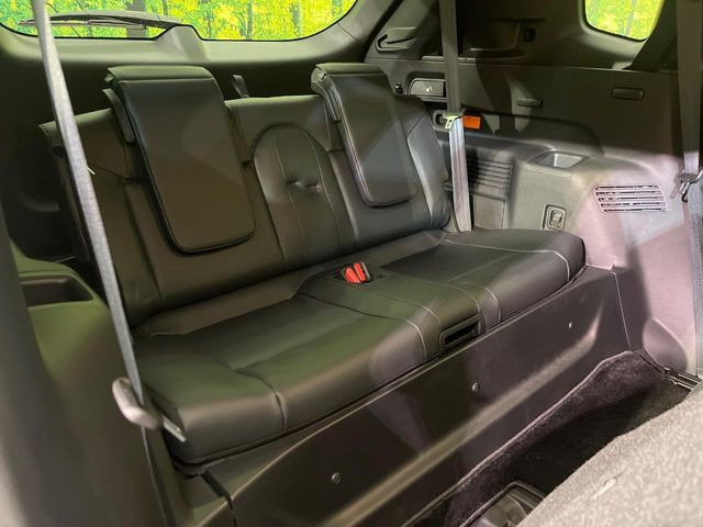 3列目シートはもちろん状態良好☆大人でもゆったりと座って頂けますので、大人数でのお出かけもラクラクです♪ご家族で、気の知れた仲間で、ドライブに行くのが楽しみですね♪