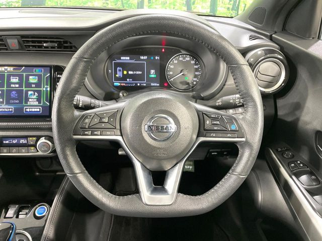 �y�����v�����X�e�A�����O�z�㎿�Ȋv���g�p���邱�ƂŁA��ɂ����������݂ƂĂ��^�]���₷���n���h���ł���