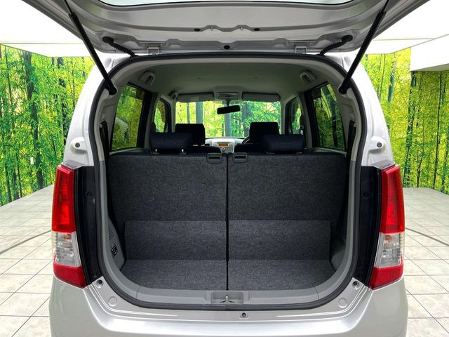 ���i�̂���������ʋ΁A���}���ɏ\���ȉ׎��X�y�[�X���m�ۂ��Ă���܂��B�Z�J���h�V�[�g��|���ƁA�傫�ȉו��̐ύڂ��\�ł���