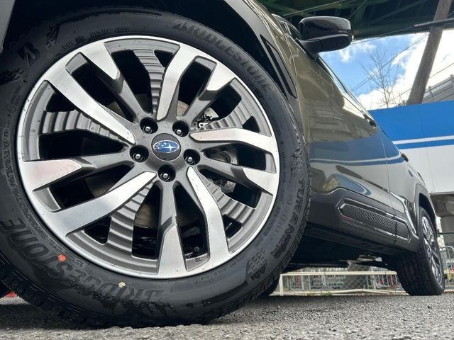 �y����19�C���`�A���~�z�C�[���z�O�ςɃ}�b�`���������A���~�z�C�[���𑕒����Ă���܂��B�e��ЊO�A���~�z�C�[����A�X�^�b�h���X�^�C�����戵�����Ă���܂��B���񂲑��k����������