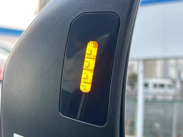 �y�����r�[�N���f�B�e�B�N�V�����z���s���A�h�A�~���[�̎��p�ɂȂ�₷���ӏ��Ɍ㑱�Ԃ��ڋ߂���ƃT�C�h�~���[�t�߂Ɍx����\���A�h���C�o�[�ɒ��ӊ��N�ƁA����̍ۂ̓n���h��������A�V�X�g�����܂��B