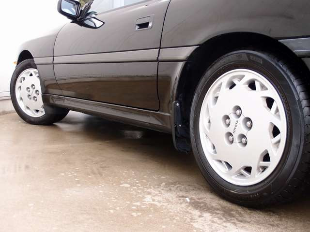 ���Ђ̓J�X�^���𓾈ӂƂ��Ă���܂��B�ԍ�����WORK�z�C�[���A�I�[�f�B�I�J�X�^���ȂǁA���[�ԑO�ɂ��q�l�̃X�^�C���ɍ����J�X�^���₨�Ԃƈꏏ�ɃI�[�g���[���ɂ��鎖���\�ƂȂ�܂��̂ł��C�y�ɂ����k������