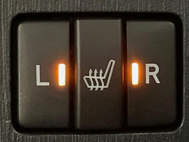 【シートヒーター】寒い日に重宝するシートヒーター!エアコンより早く温まってくれるので寒がりの人も安心ですね♪エアコンの温風は乾燥するから苦手、という方にもをおすすめです。