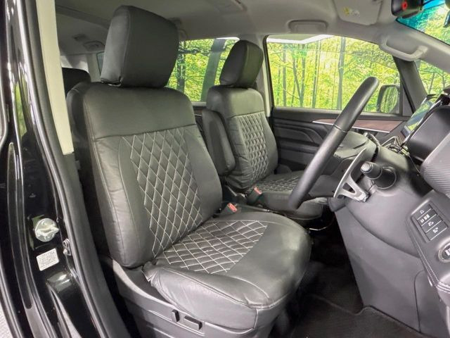 運転席シート廻りは使用感も少なく、良好な状態となっています。丁寧に使われていたことがよくわかりますね。