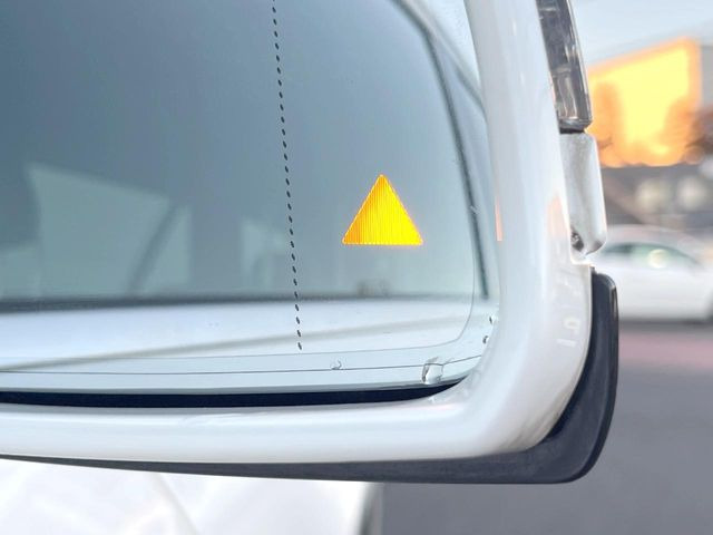 ���u���C���h�A�V�X�g�Z���T�[:���p����̎Ԃ����m���A�h���C�o�[���Ԑ��ύX���s���ۂɁA�x�����Ƌ��ɒ��ӂ𑣂��Ă������S�x���@�\�ł�!