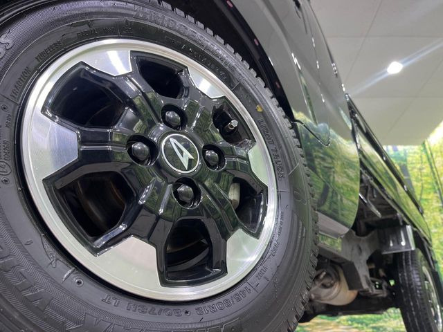 �y����12�C���`�A���~�z�C�[���z�O�ςɃ}�b�`���������A���~�z�C�[���𑕒����Ă���܂��B�e��ЊO�A���~�z�C�[����A�X�^�b�h���X�^�C�����戵�����Ă���܂��B���񂲑��k����������