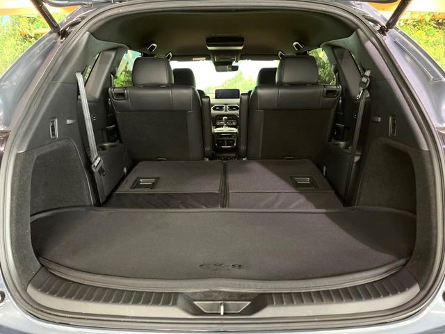 後席を格納すると、これだけの広さが!シーンに合わせたシートアレンジで、大きな荷物も積むことが出来ます♪