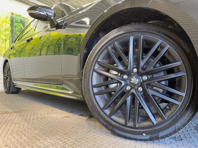 �y�O���[�h��p����18�C���`�A���~�z�C�[���z�f�U�C�����̍��������A���~�z�C�[���𑕒����Ă���܂��B�e��ЊO�A���~�z�C�[����A�X�^�b�h���X�^�C�����戵�����Ă���܂��B���񂲑��k����������