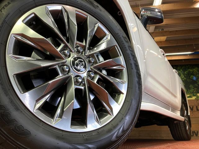 �y����20�C���`�A���~�z�C�[���z�O�ςɃ}�b�`���������A���~�z�C�[���𑕒����Ă���܂��B�e��ЊO�A���~�z�C�[����A�X�^�b�h���X�^�C�����戵�����Ă���܂��B���񂲑��k����������