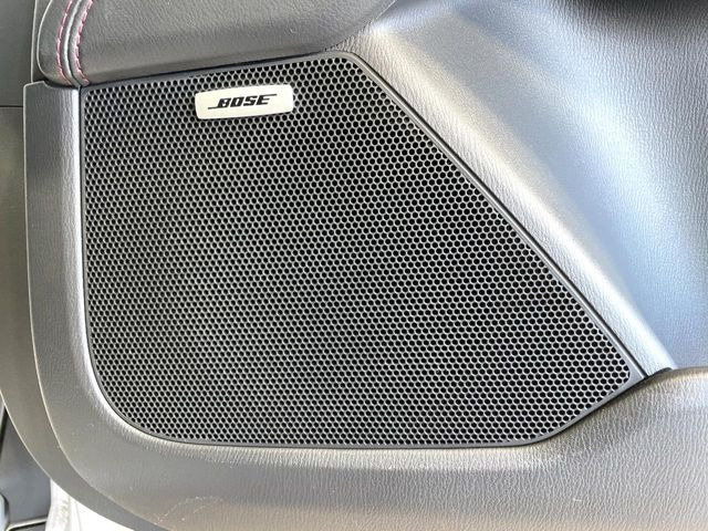 �yBOSE�T�E���h�V�X�e���z���[�J�[�I�v�V�����̍��i�ʃT�E���h�V�X�e���𓋍ځB��p�̃`���[�j���O���{���ꂽ�召�l�X�ȃX�s�[�J�[����ǎ��ȃT�E���h���t�ł��A�Տꊴ���ӂ�鉹����Ԃ����o���܂��B