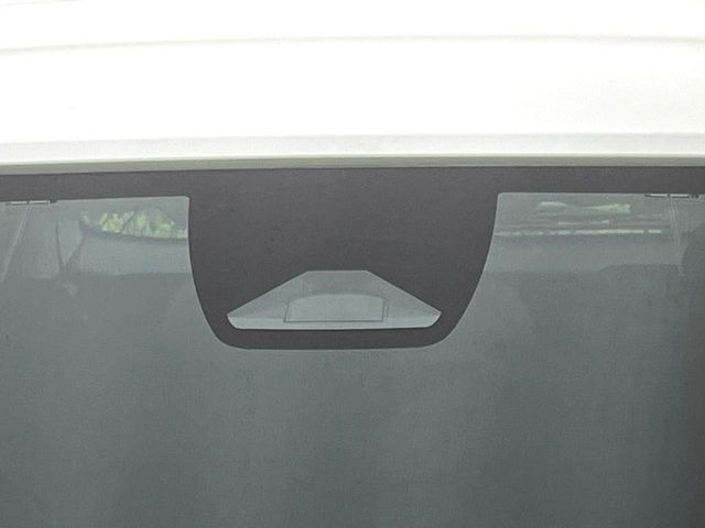 �y�z���_�Z���V���O�z���s���ɑO���̎ԗ�����F�����A�Փ˂������Ȏ��͌x��ƃu���[�L�ŏՓˉ���Ɣ�Q�y�����A�V�X�g�B�����S�Ƀh���C�u�����y���݂��������܂��B