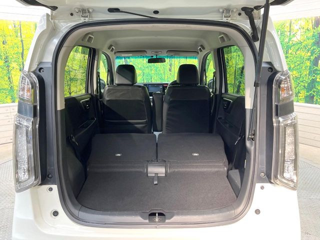 ���i�̂���������ʋ΁A���}���ɏ\���ȉ׎��X�y�[�X���m�ۂ��Ă���܂��B�Z�J���h�V�[�g��|���ƁA�傫�ȉו��̐ύڂ��\�ł���