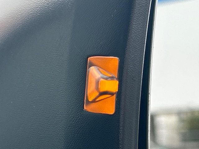 �y�����r�[�N���f�B�e�B�N�V�����z���s���A�h�A�~���[�̎��p�ɂȂ�₷���ӏ��Ɍ㑱�Ԃ��ڋ߂���ƃT�C�h�~���[�t�߂Ɍx����\���A�h���C�o�[�ɒ��ӊ��N�ƁA����̍ۂ̓n���h��������A�V�X�g�����܂��B