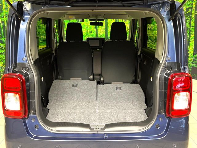 ���i�̂���������ʋ΁A���}���ɏ\���ȉ׎��X�y�[�X���m�ۂ��Ă���܂��B�Z�J���h�V�[�g��|���ƁA�傫�ȉו��̐ύڂ��\�ł���