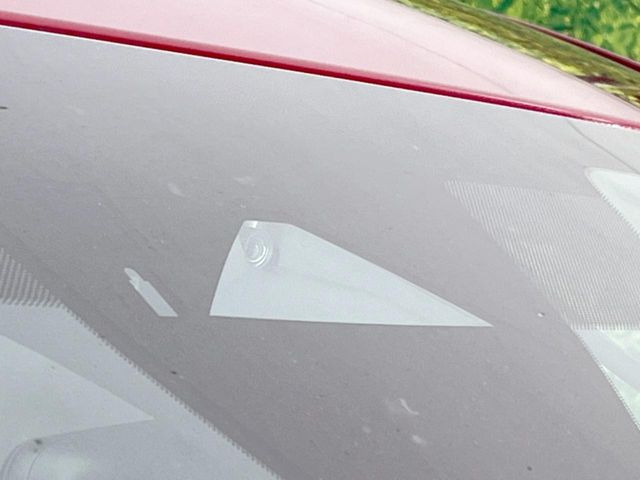 �yi-ACTIVESENSE�z���s���ɑO���̎ԗ�����F�����A�Փ˂������Ȏ��͌x��ƃu���[�L�ŏՓˉ���Ɣ�Q�y�����A�V�X�g�B�����S�Ƀh���C�u�����y���݂��������܂��B