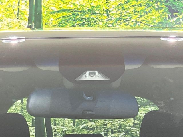 �y�z���_�Z���V���O�z���s���ɑO���̎ԗ�����F�����A�Փ˂������Ȏ��͌x��ƃu���[�L�ŏՓˉ���Ɣ�Q�y�����A�V�X�g�B�����S�Ƀh���C�u�����y���݂��������܂��B