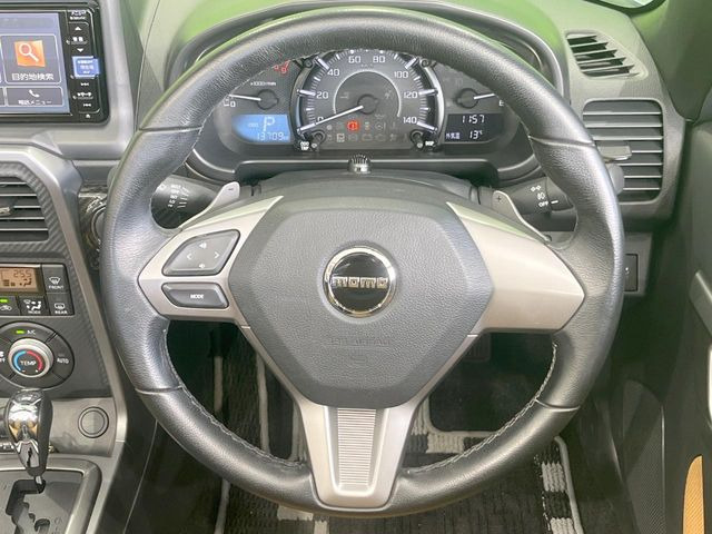 �y�����v�����X�e�A�����O�z�㎿�Ȋv���g�p���邱�ƂŁA��ɂ����������݂ƂĂ��^�]���₷���n���h���ł���