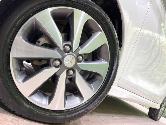 �y����15�C���`�A���~�z�C�[���z�O�ςɃ}�b�`���������A���~�z�C�[���𑕒����Ă���܂��B�e��ЊO�A���~�z�C�[����A�X�^�b�h���X�^�C�����戵�����Ă���܂��B���񂲑��k����������