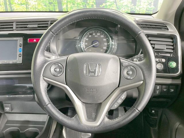 �y�����v�����X�e�A�����O�z�㎿�Ȋv���g�p���邱�ƂŁA��ɂ����������݂ƂĂ��^�]���₷���n���h���ł���