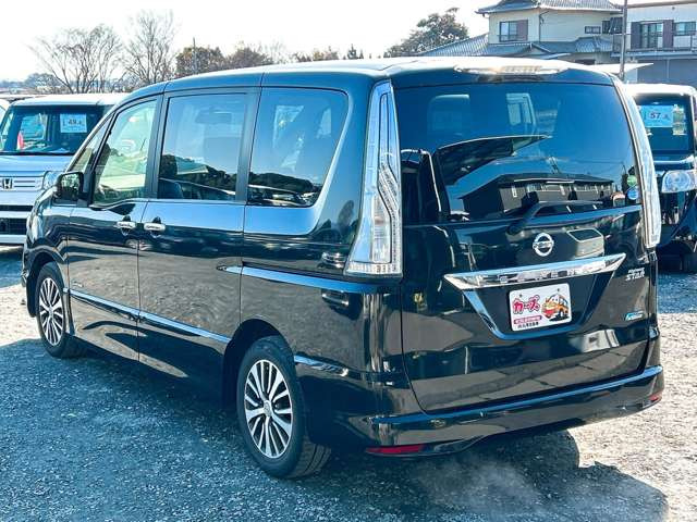 ���X�ł͌y�����Ԃ��畁�ʎԂ܂ŕ��L���I�[�����[�J�[�̎Ԏ�E�F�E�O���[�h��L�x�ɑ����Ă���܂��B