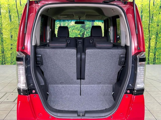 ���i�̂���������ʋ΁A���}���ɏ\���ȉ׎��X�y�[�X���m�ۂ��Ă���܂��B�Z�J���h�V�[�g��|���ƁA�傫�ȉו��̐ύڂ��\�ł���