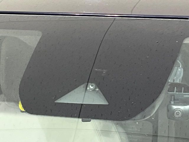 �y�C���e���W�F���g�G�}�[�W�F���V�[�u���[�L�z�t�����g�J�����őO���̎ԗ�����s�҂����m�B�Փ˂������Ȏ��͏Փ˔�Q�y���u���[�L���쓮�A�Փˉ�����T�|�[�g�B�����S�Ƀh���C�u�����y���݂��������܂��B