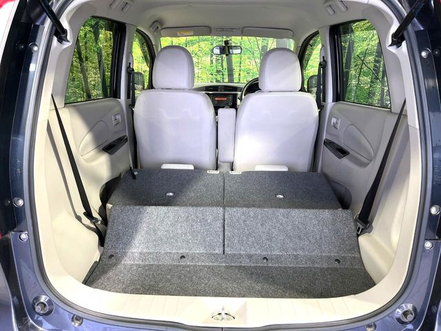 ���i�̂���������ʋ΁A���}���ɏ\���ȉ׎��X�y�[�X���m�ۂ��Ă���܂��B�Z�J���h�V�[�g��|���ƁA�傫�ȉו��̐ύڂ��\�ł���