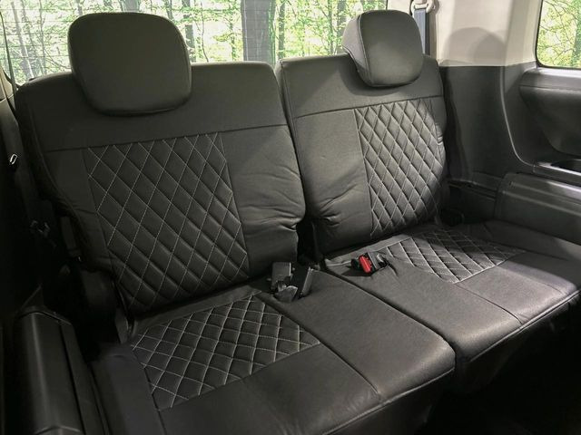 3列目シートはもちろん状態良好☆大人でもゆったりと座って頂けますので、大人数でのお出かけもラクラクです♪ご家族で、気の知れた仲間で、ドライブに行くのが楽しみですね♪