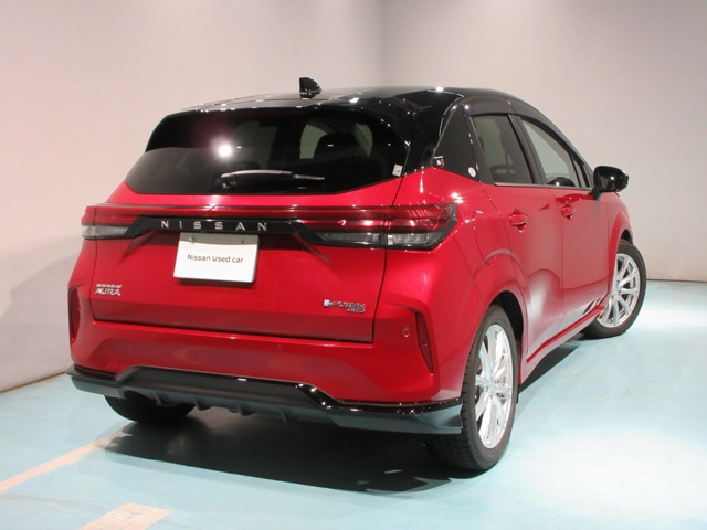 ノートオーラ1.2 G FOUR レザーエディション 4WD