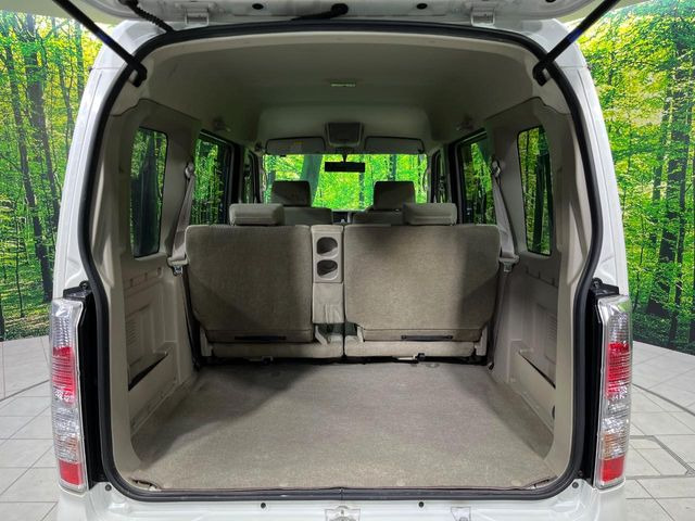 ���i�̂���������ʋ΁A���}���ɏ\���ȉ׎��X�y�[�X���m�ۂ��Ă���܂��B�Z�J���h�V�[�g��|���ƁA�傫�ȉו��̐ύڂ��\�ł���