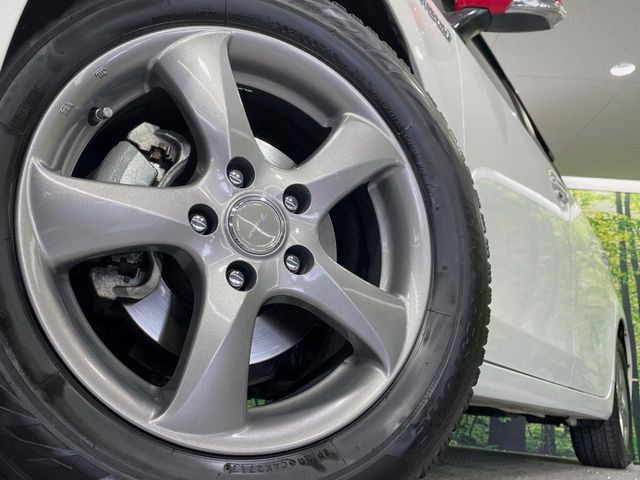 【16インチアルミホイール】外観にマッチしたアルミホイールを装着しております。各種アルミホイールや、スタッドレスタイヤも取扱いしております。是非ご相談ください♪