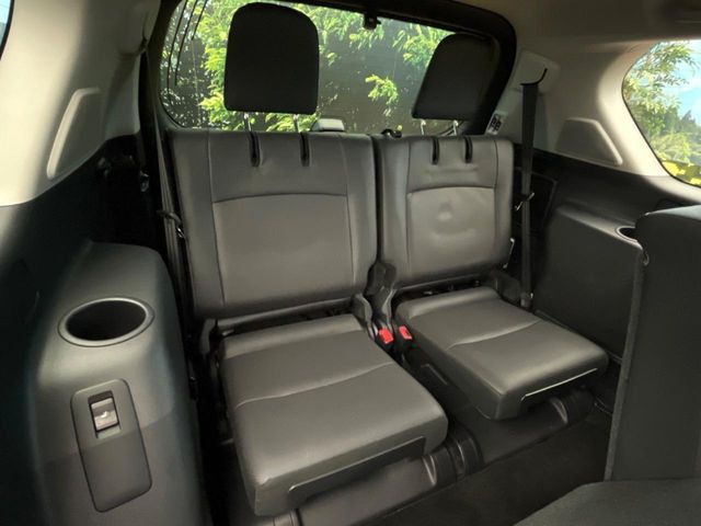 3列目シートはもちろん状態良好☆大人でもゆったりと座って頂けますので、大人数でのお出かけもラクラクです♪ご家族で、気の知れた仲間で、ドライブに行くのが楽しみですね♪