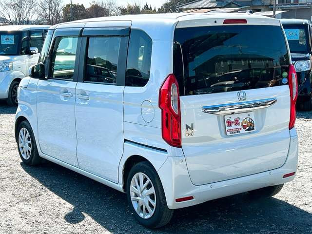 ���X�ł͌y�����Ԃ��畁�ʎԂ܂ŕ��L���I�[�����[�J�[�̎Ԏ�E�F�E�O���[�h��L�x�ɑ����Ă���܂��B