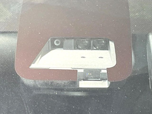 �y�v���N���b�V���Z�[�t�e�B�z�O���̎ԗ��������m���A�Փ˂������Ȏ��͌x��Œ��ӂ𑣂��A�u���[�L�𓥂ޗ͂��T�|�[�g�B�u���[�L�𓥂߂Ȃ������ꍇ�͏Փ˔�Q�y���u���[�L���쓮�A�Փˉ�����T�|�[�g���܂��B