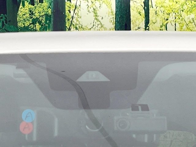 【インテリジェントエマージェンシーブレーキ】フロントカメラで前方の車両や歩行者を検知。衝突しそうな時は衝突被害軽減ブレーキが作動、衝突回避をサポート。より安全にドライブをお楽しみいただけます。