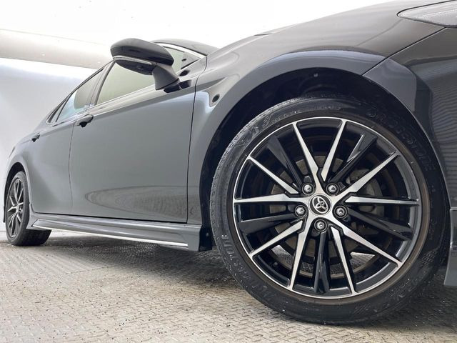 �y����18�C���`�A���~�z�C�[���z�O�ςɃ}�b�`���������A���~�z�C�[���𑕒����Ă���܂��B�e��ЊO�A���~�z�C�[����A�X�^�b�h���X�^�C�����戵�����Ă���܂��B���񂲑��k����������