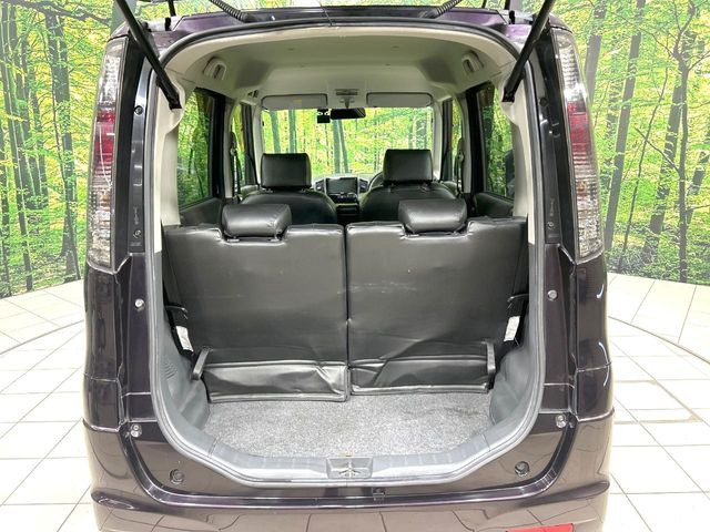 ���i�̂���������ʋ΁A���}���ɏ\���ȉ׎��X�y�[�X���m�ۂ��Ă���܂��B�Z�J���h�V�[�g��|���ƁA�傫�ȉו��̐ύڂ��\�ł���