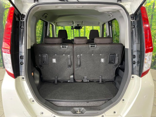 ���i�̂���������ʋ΁A���}���ɏ\���ȉ׎��X�y�[�X���m�ۂ��Ă���܂��B�Z�J���h�V�[�g��|���ƁA�傫�ȉו��̐ύڂ��\�ł���